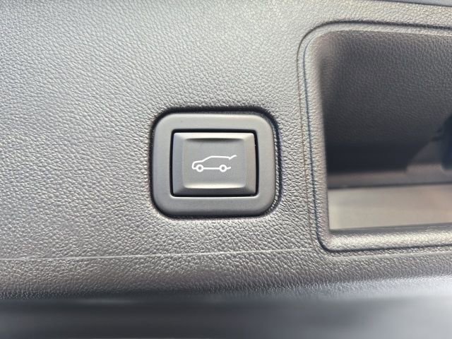 Used 2023 GMC Terrain SLT image 10