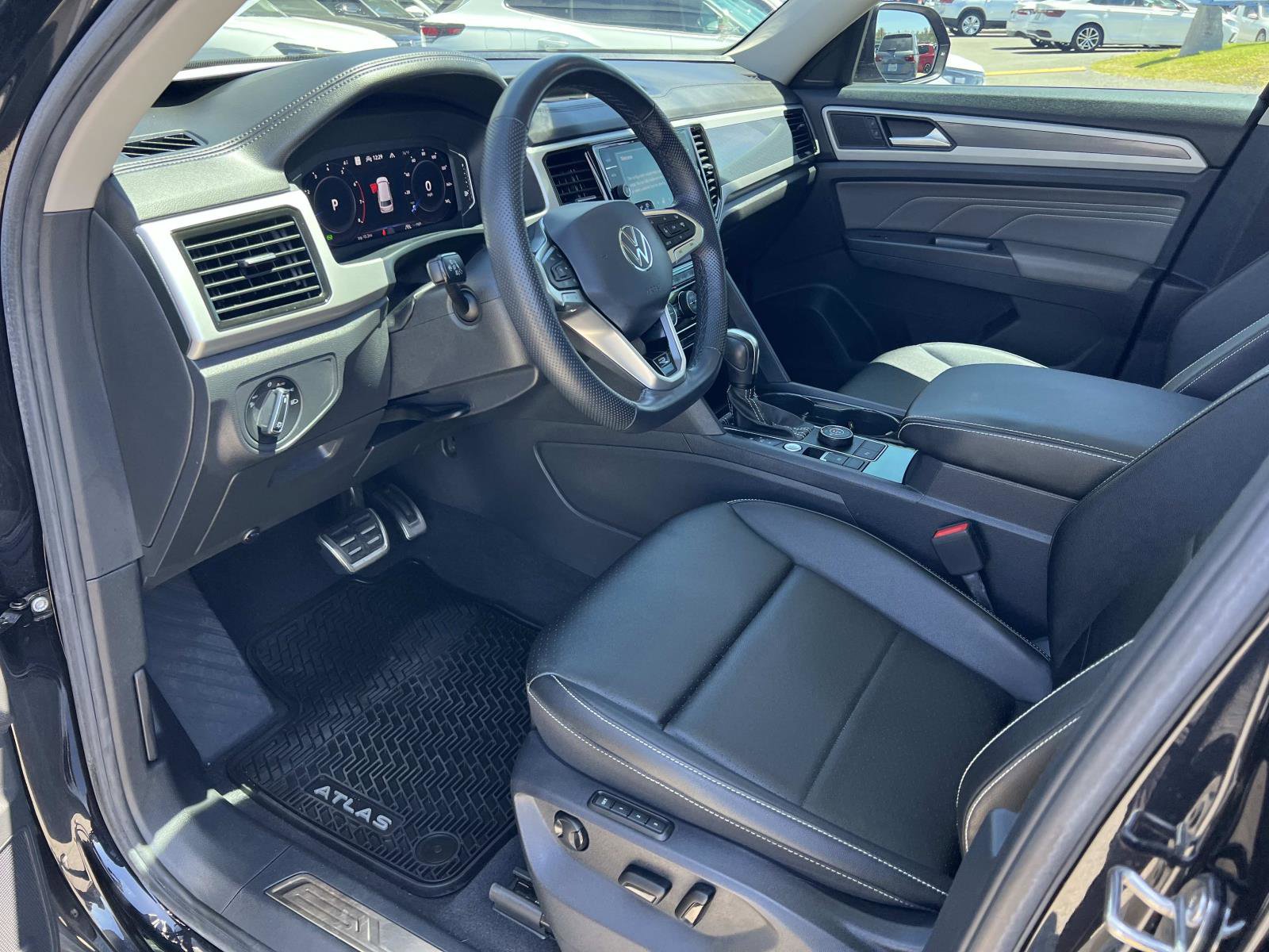 Certified 2023 Volkswagen Atlas SEL R-Line AWD/4WD image 5