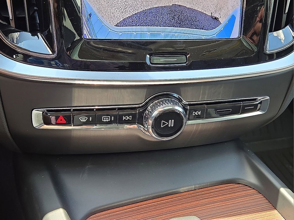 New 2026 Volvo V60 B5 Cross Country Plus w/ Protection Package Premier image 27