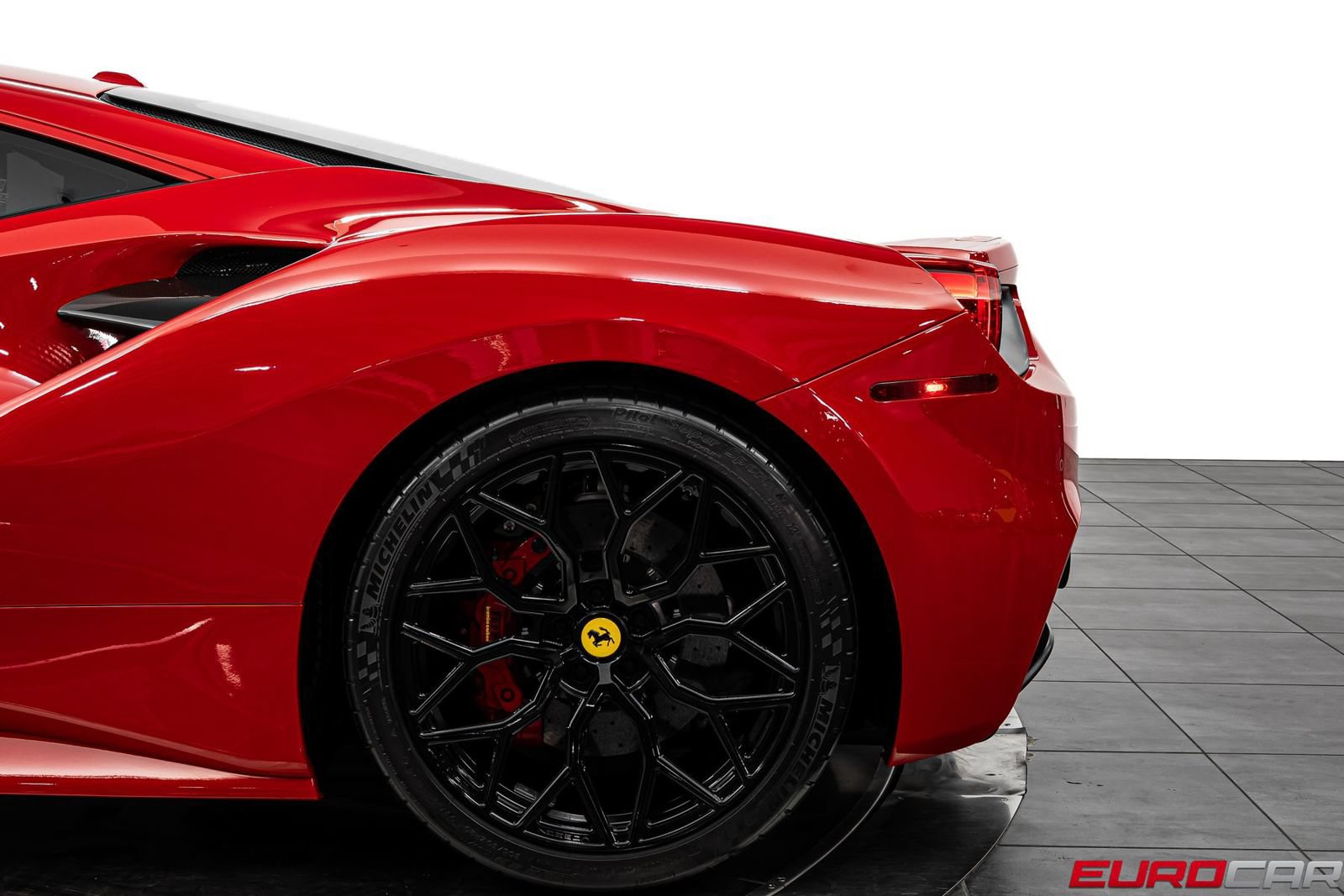 Used 2017 Ferrari 488 GTB RWD image 18