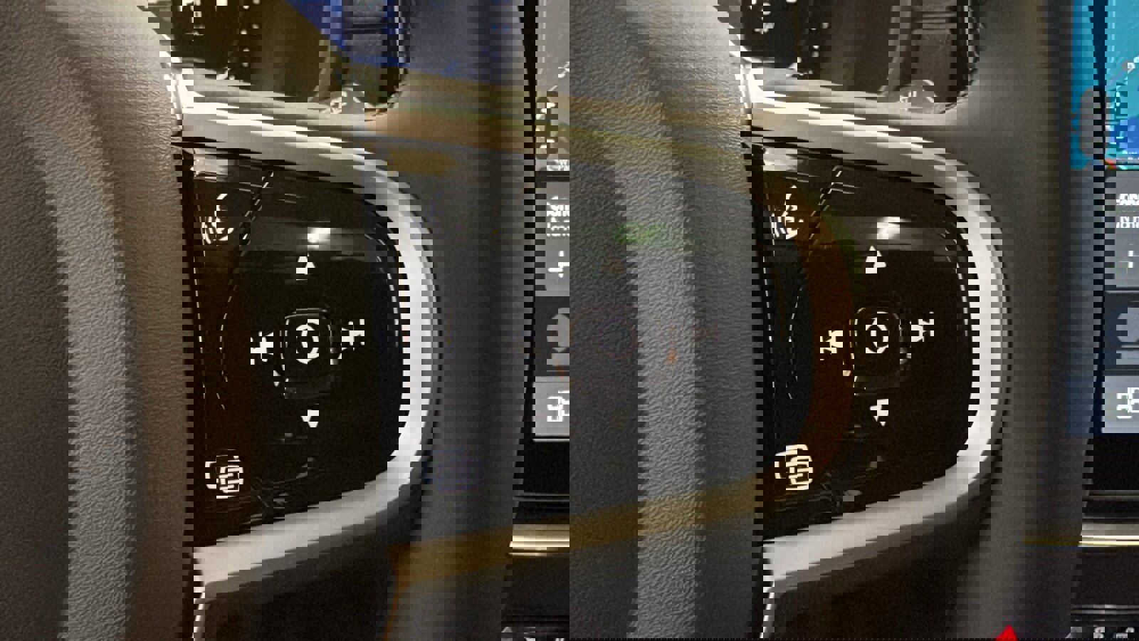 New 2026 Volvo XC90 B6 Plus w/ Protection Package Premier image 14