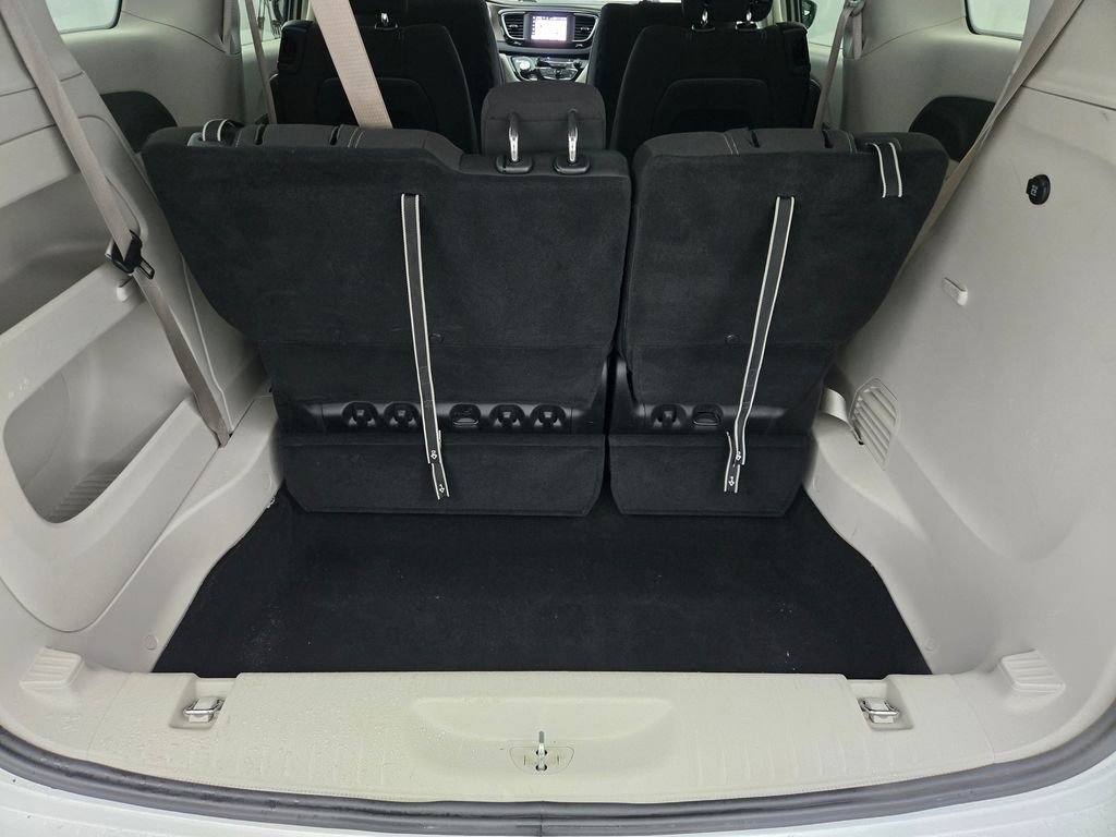 Used 2023 Chrysler Voyager LX image 11