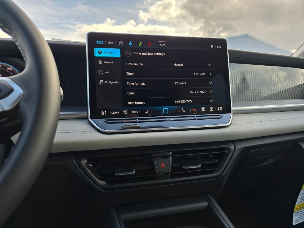 New 2025 Volkswagen Tiguan SE image 19