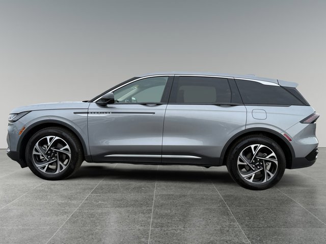 Used 2025 Lincoln Nautilus Premier w/ Equipment Group 102A image 2