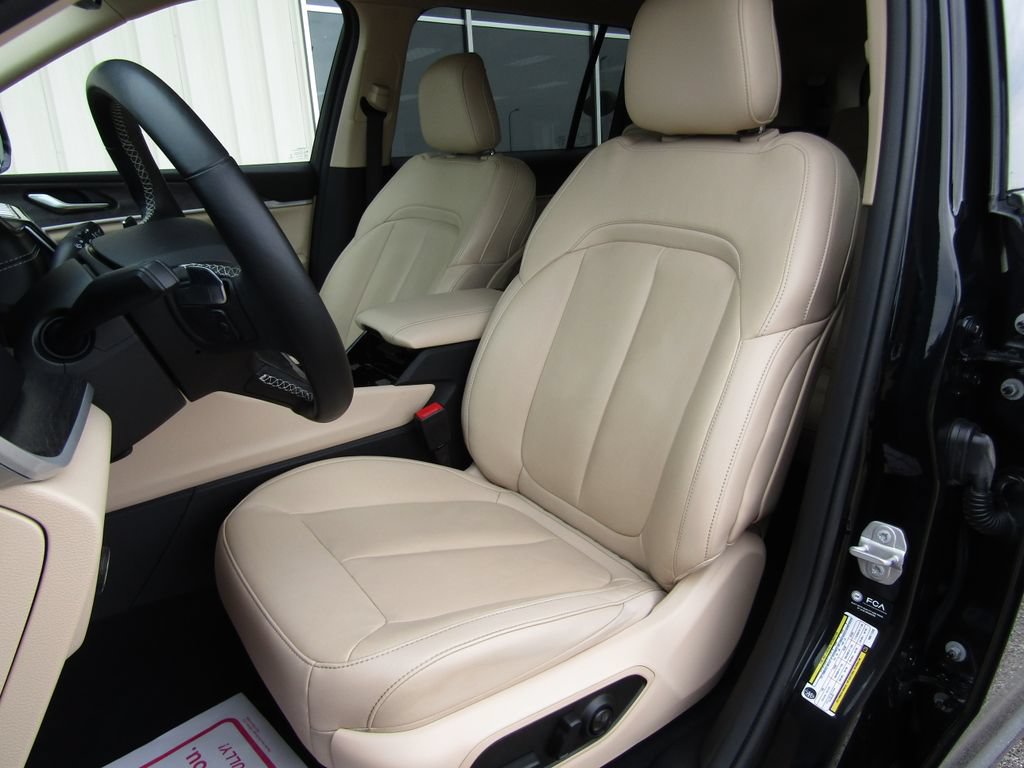 Used 2022 Jeep Grand Cherokee L Limited AWD/4WD image 23