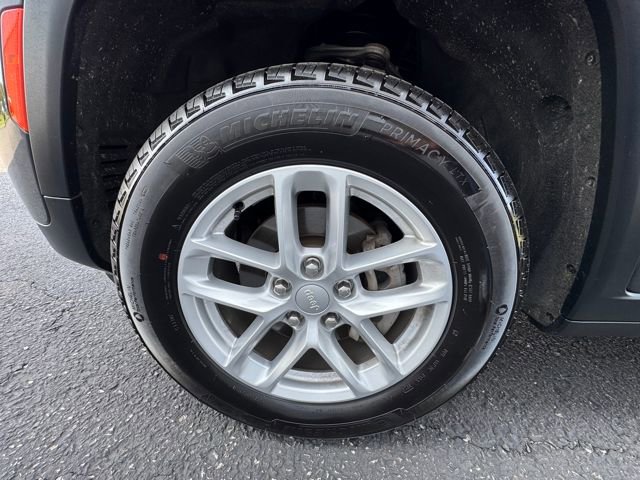 Used 2025 Jeep Grand Cherokee Laredo X w/ Luxury Tech Group I image 48