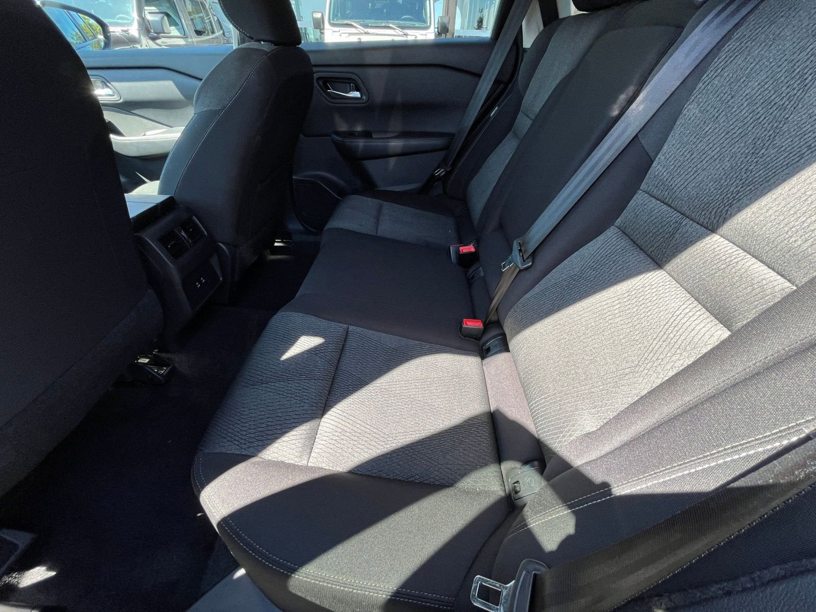 Used 2025 Nissan Rogue SV FWD image 28