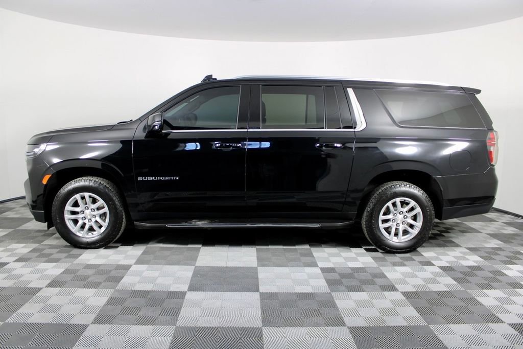 Used 2023 Chevrolet Suburban LT w/ Luxury Package AWD/4WD image 5