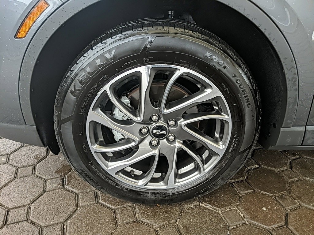 Certified 2022 Lincoln Corsair AWD w/ Equipment Group 101A image 9