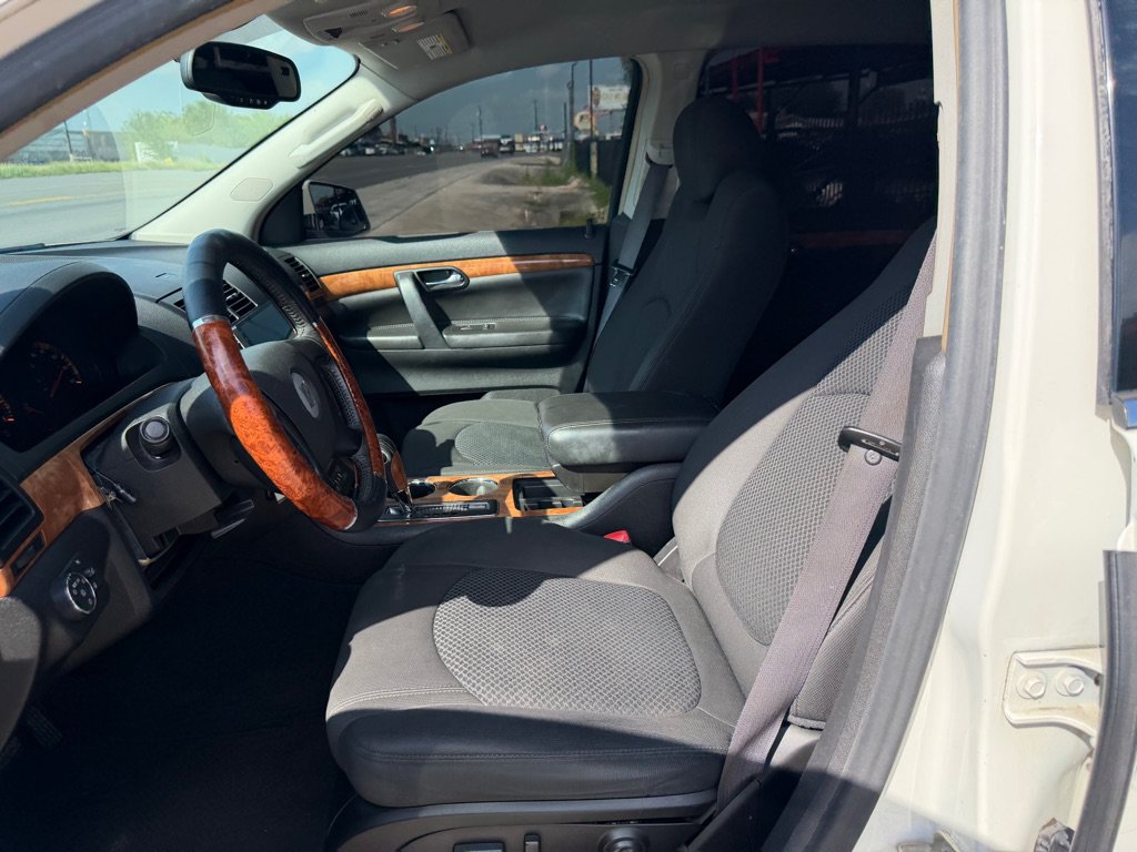 Used 2008 Saturn Outlook XR w/ Advanced Audio Package FWD image 16