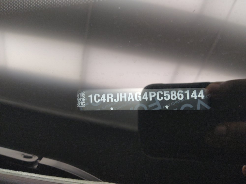 Used 2023 Jeep Grand Cherokee Laredo w/ Luxury Tech Group I AWD/4WD image 33