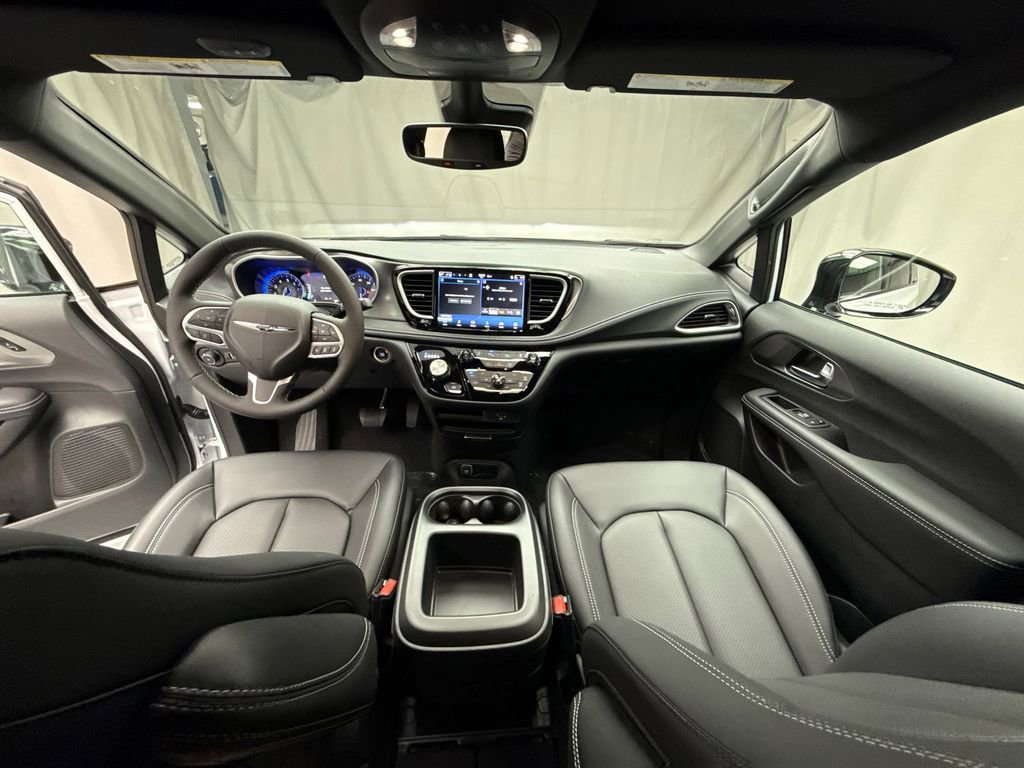 New 2026 Chrysler Pacifica Select image 9