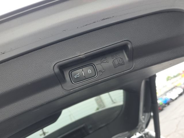 Used 2021 Ford Explorer Limited w/ Equipment Group 301A AWD/4WD image 37