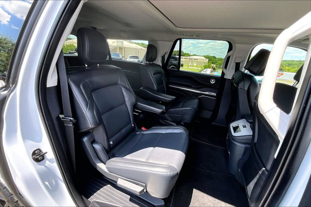Used 2025 Lincoln Navigator L Reserve AWD/4WD image 27