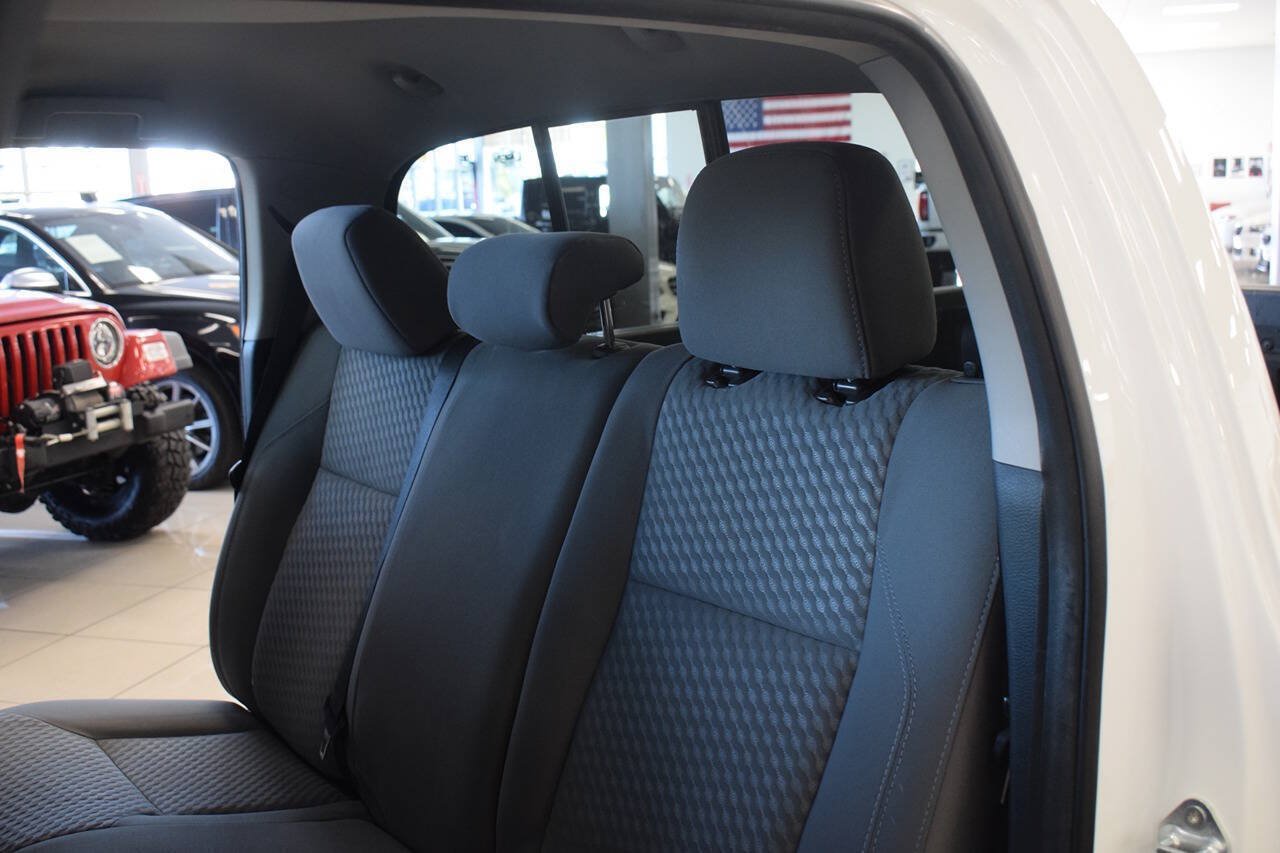 Used 2022 Toyota Tacoma SR AWD/4WD image 35