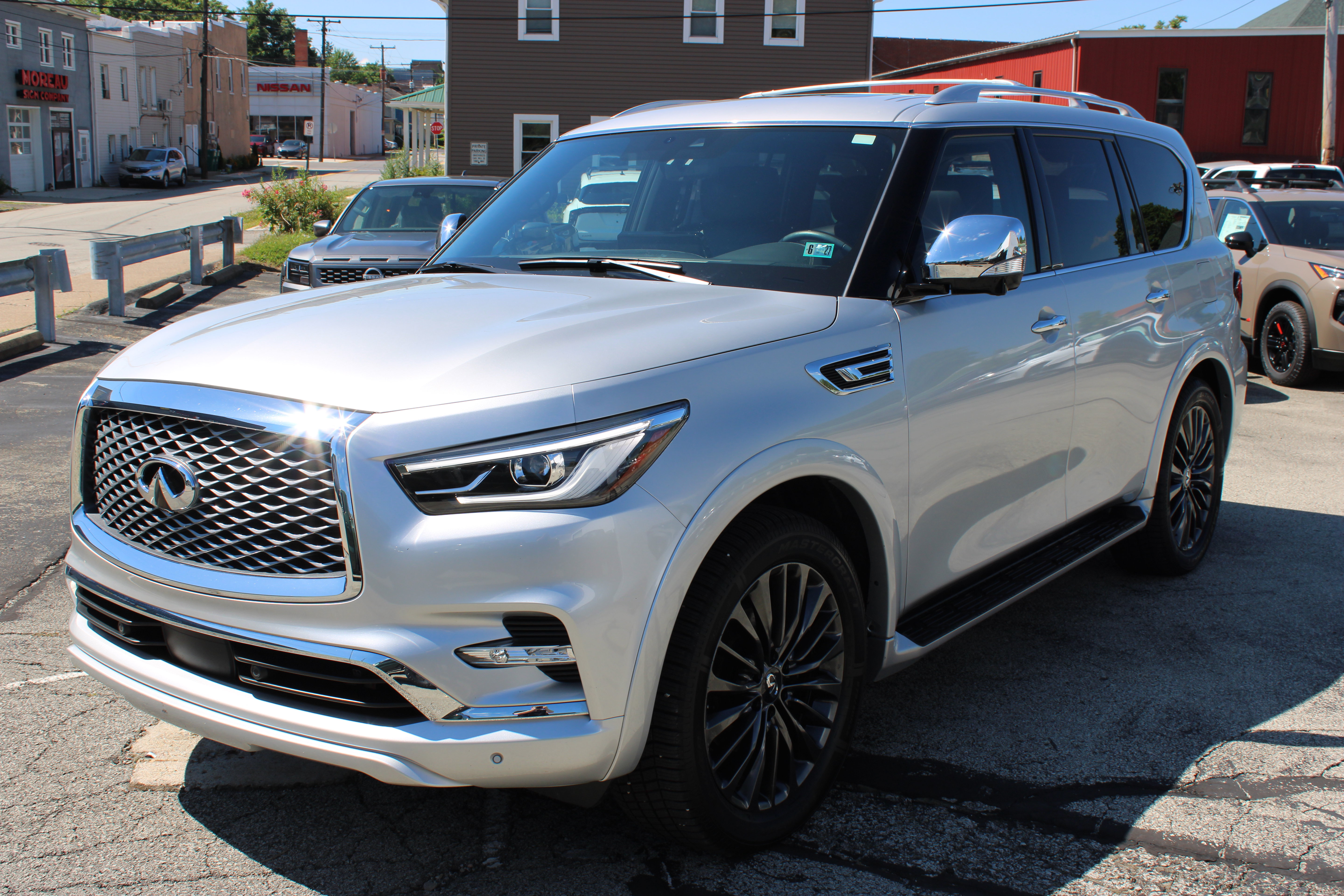 Used 2023 INFINITI QX80 Sensory w/ Cargo Package AWD/4WD image 1