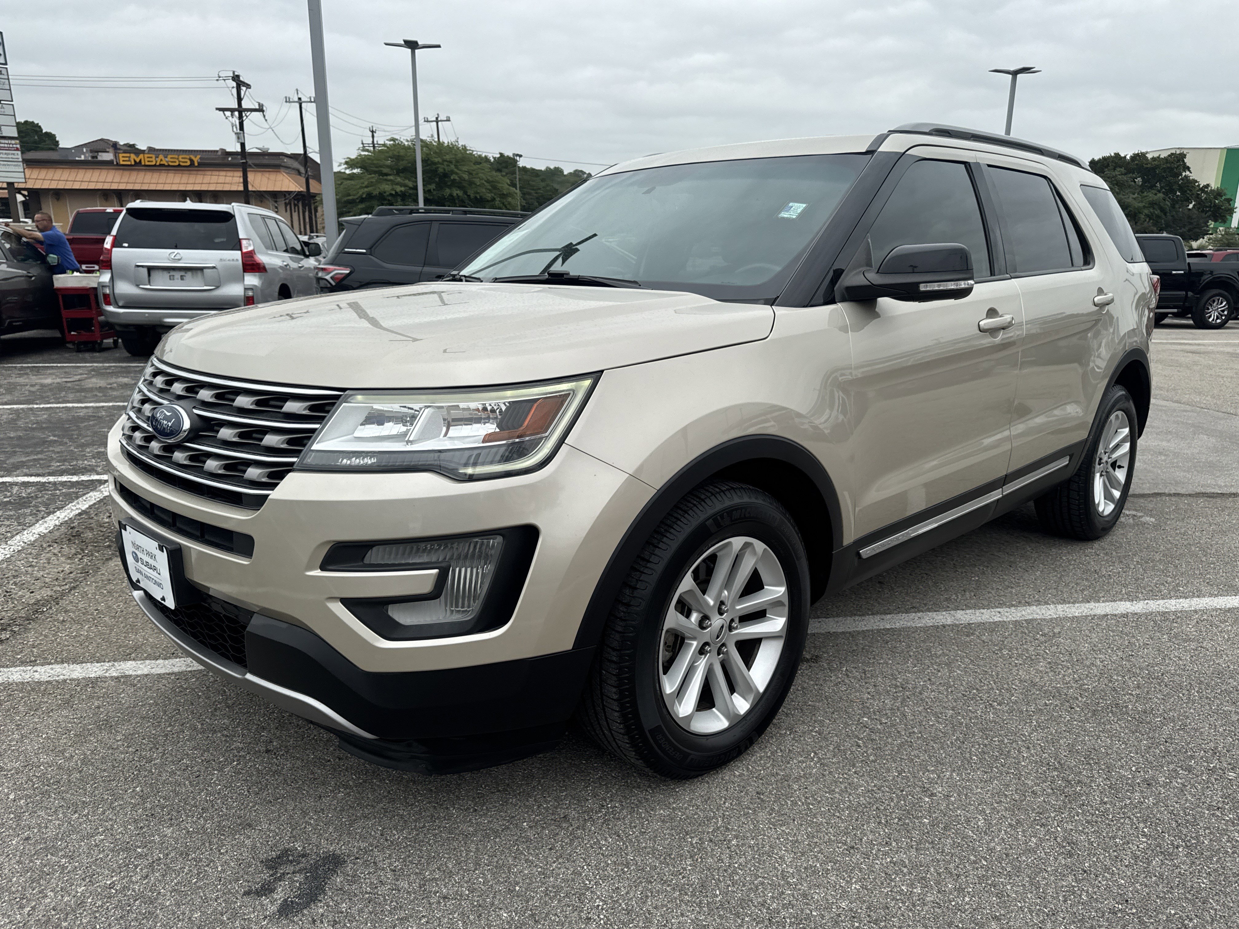 Used 2017 Ford Explorer XLT w/ Equipment Group 201A FWD image 7