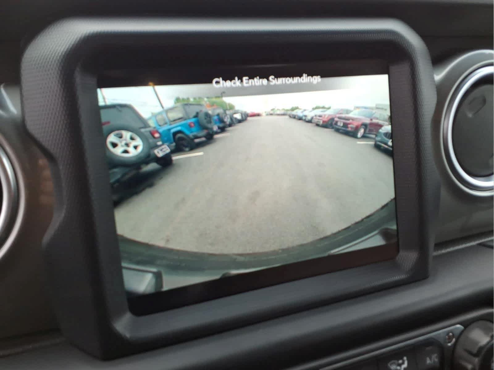 Used 2020 Jeep Wrangler Unlimited Sahara AWD/4WD image 25