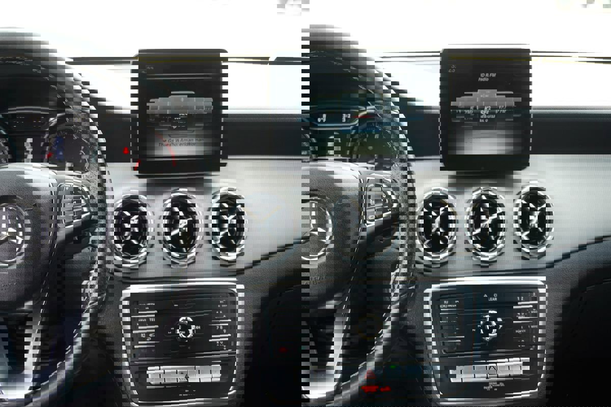 Used 2018 Mercedes-Benz CLA 250 image 20