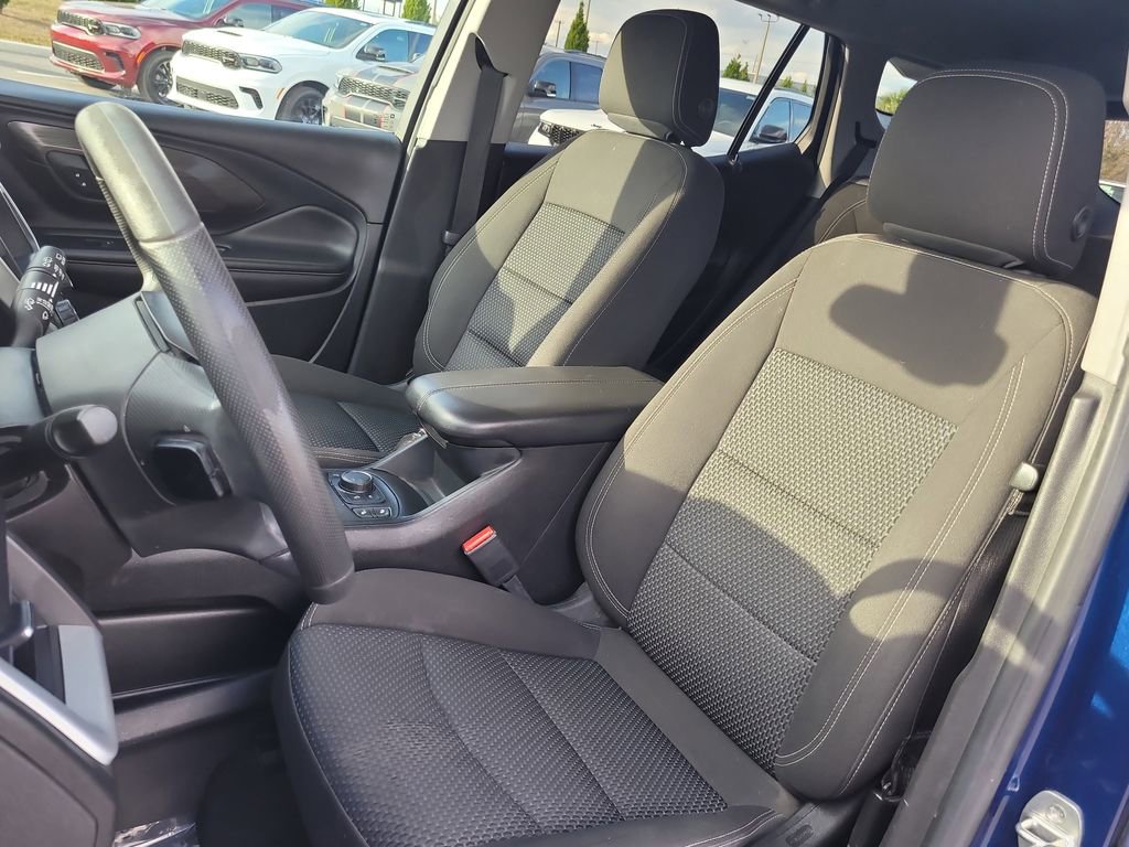 Used 2022 GMC Terrain SLE w/ Driver Convenience Package image 19