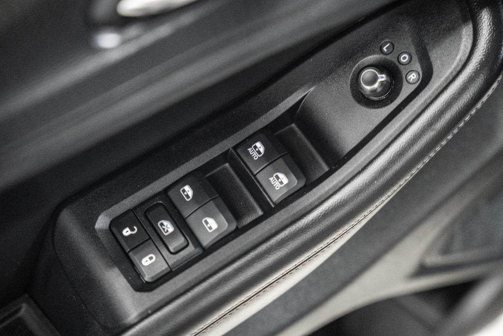 Used 2024 Jeep Grand Cherokee L Laredo image 44