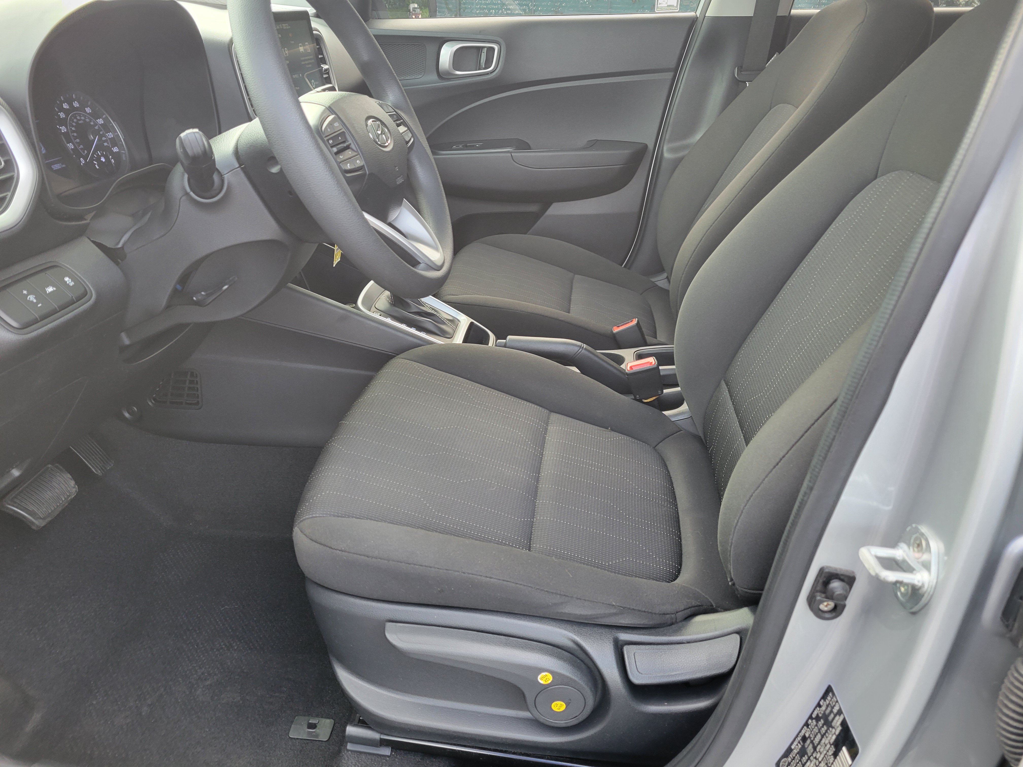 Used 2021 Hyundai Venue SE FWD image 28
