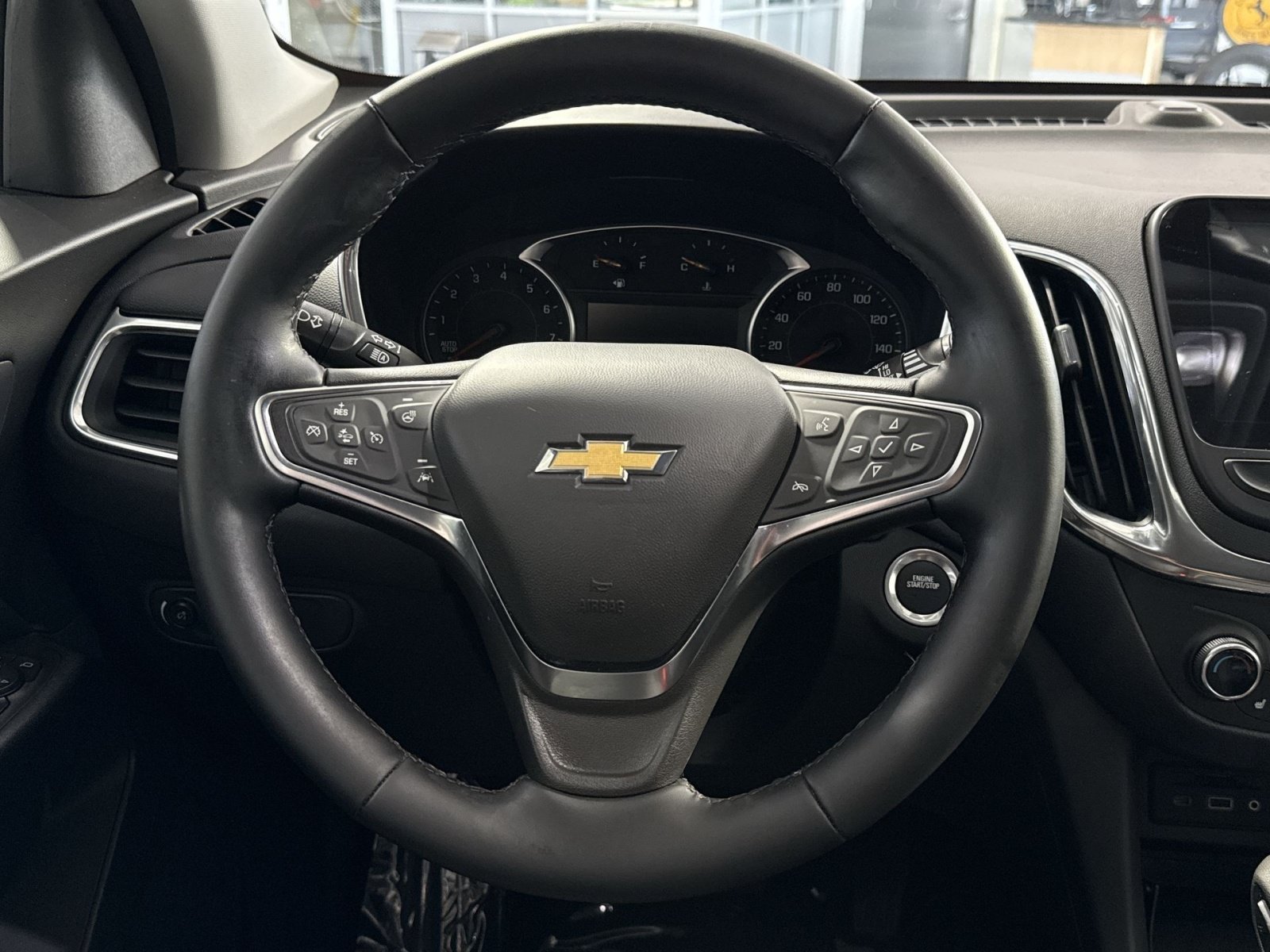 Used 2024 Chevrolet Equinox LT FWD image 17