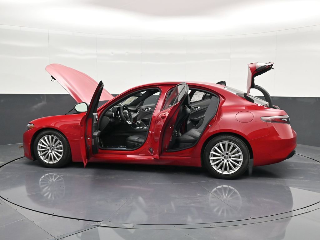 Used 2024 Alfa Romeo Giulia Sprint image 16