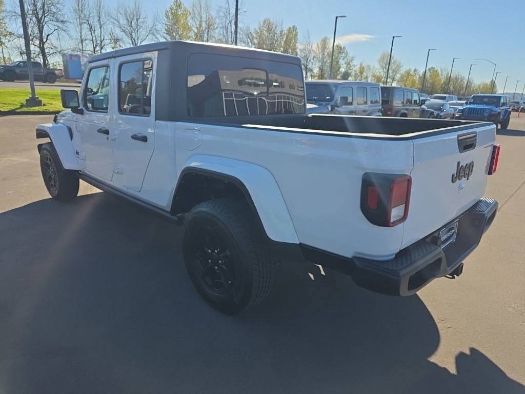 Certified 2022 Jeep Gladiator Willys image 3
