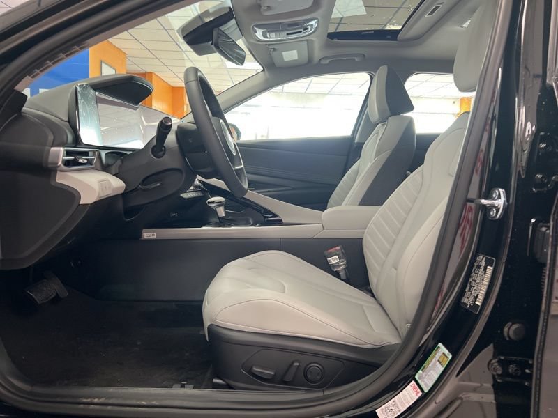 New 2026 Hyundai Elantra Limited FWD image 18