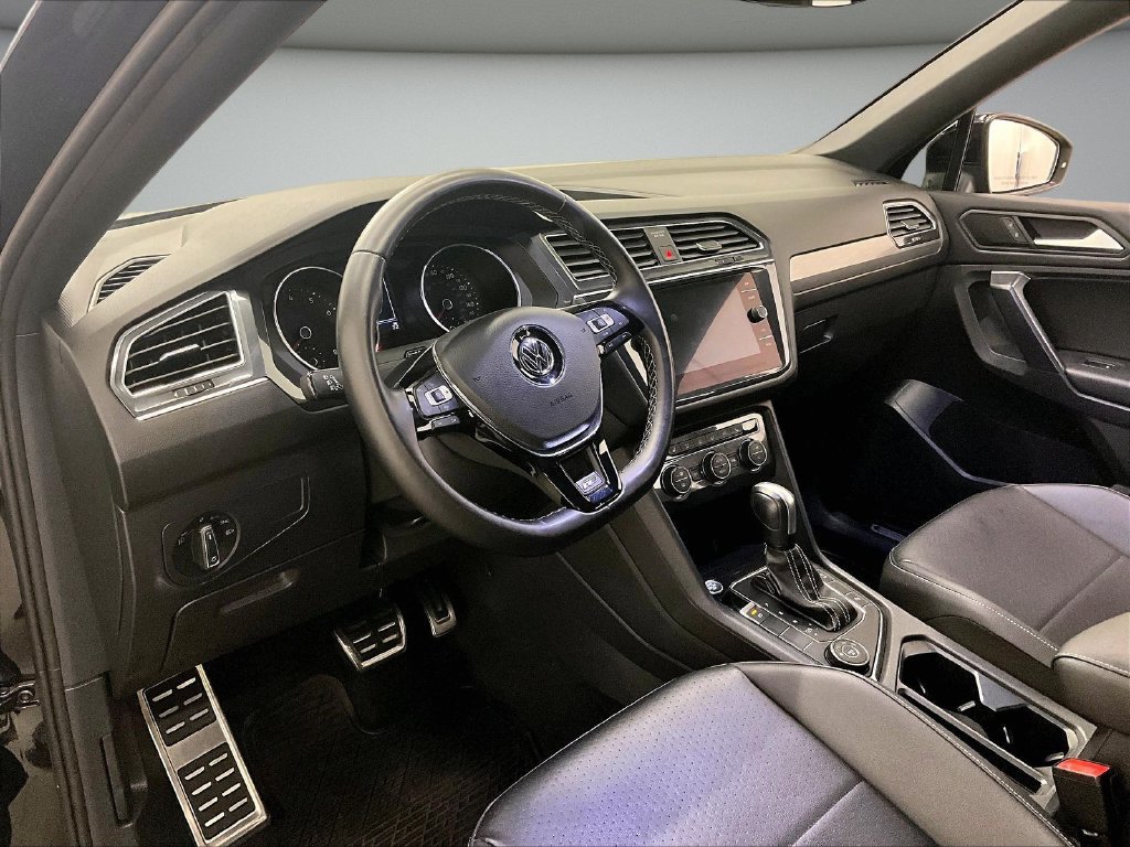 Used 2021 Volkswagen Tiguan SE R-Line AWD/4WD image 17