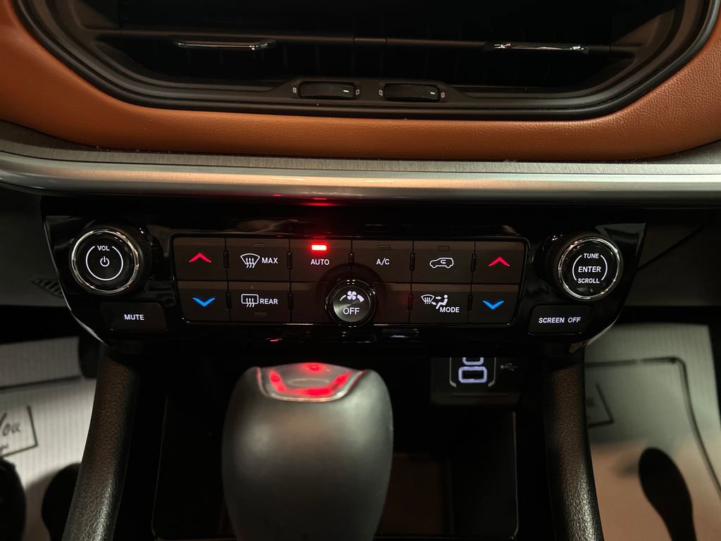 Used 2024 Jeep Compass Limited image 19