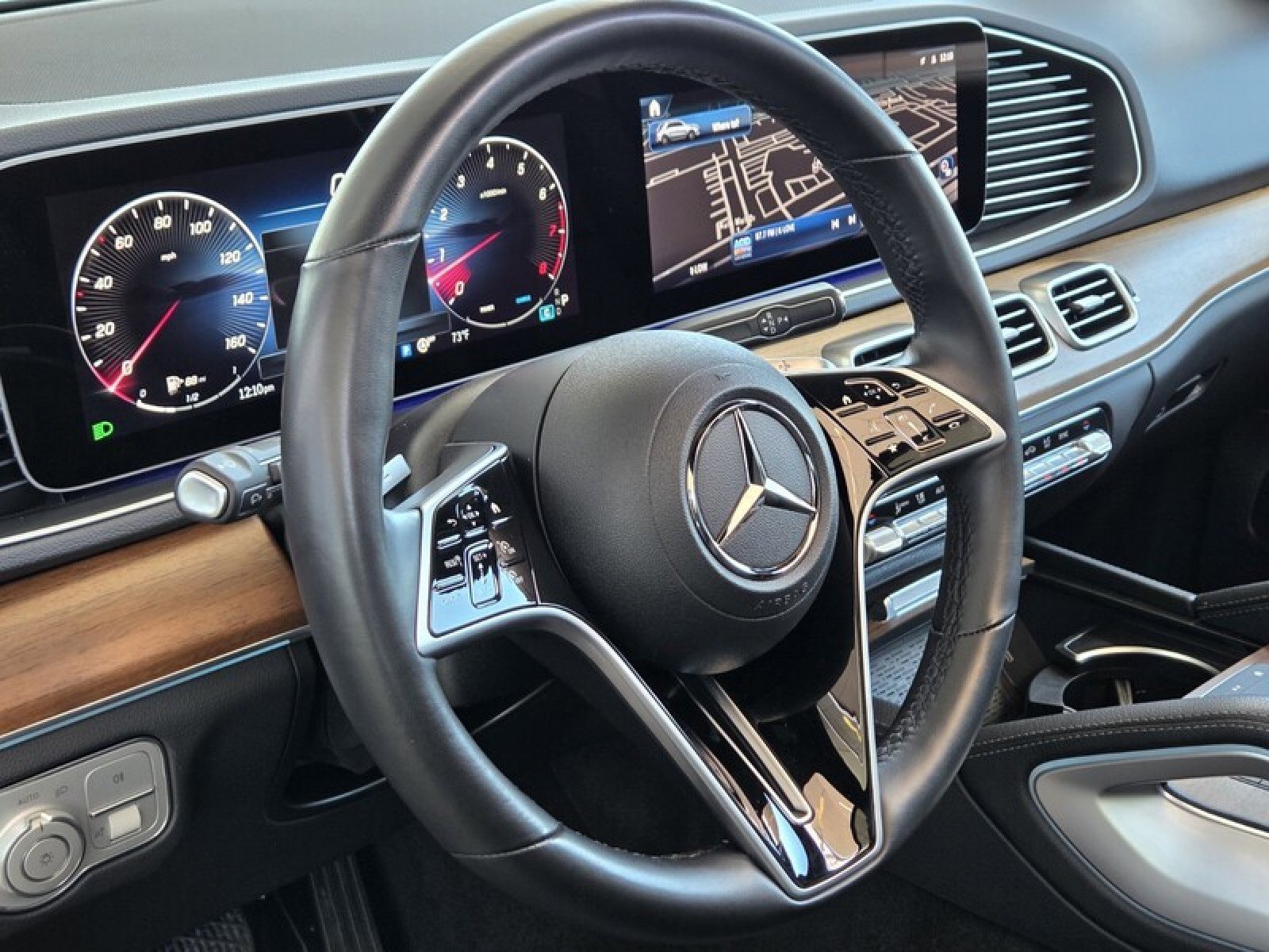 Certified 2025 Mercedes-Benz GLE 350 4MATIC w/ Winter Package image 25