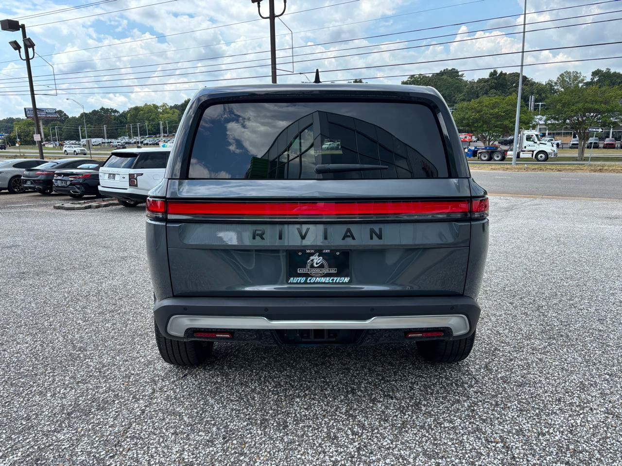 Used 2024 Rivian R1S Adventure AWD/4WD image 4
