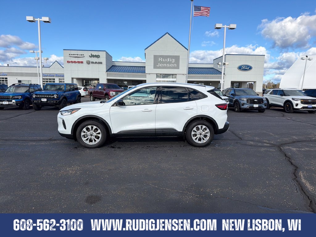 Used 2025 Ford Escape Active AWD/4WD image 2