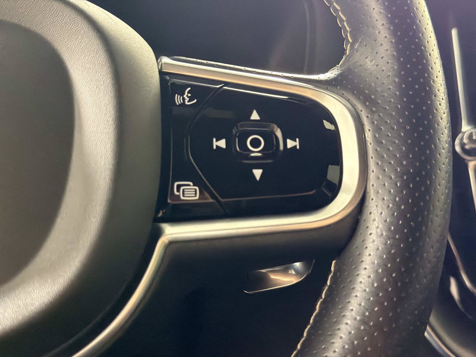 Used 2018 Volvo XC60 T6 R-Design w/ Convenience Package AWD/4WD image 27