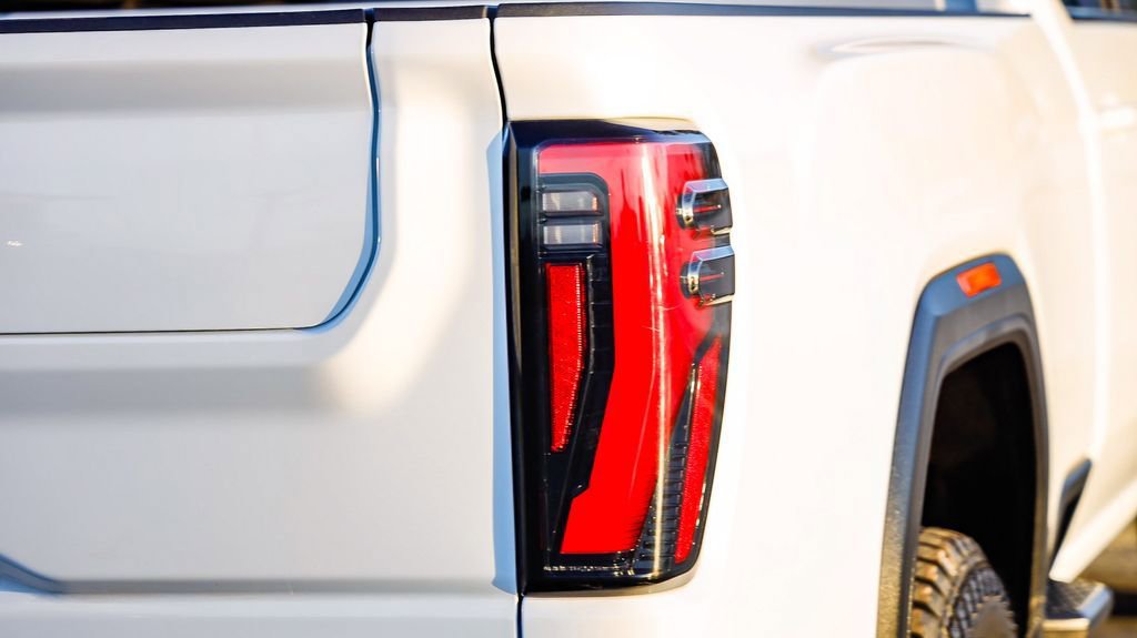 Used 2025 GMC Sierra 2500 AT4 image 10