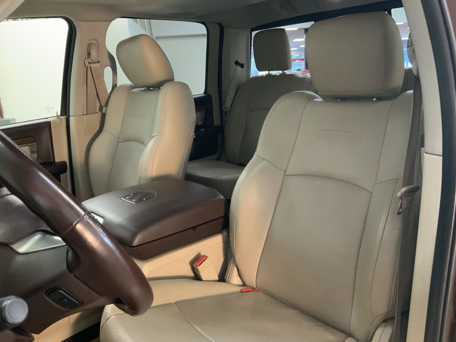 Used 2015 RAM 1500 Laramie w/ Convenience Group AWD/4WD image 3