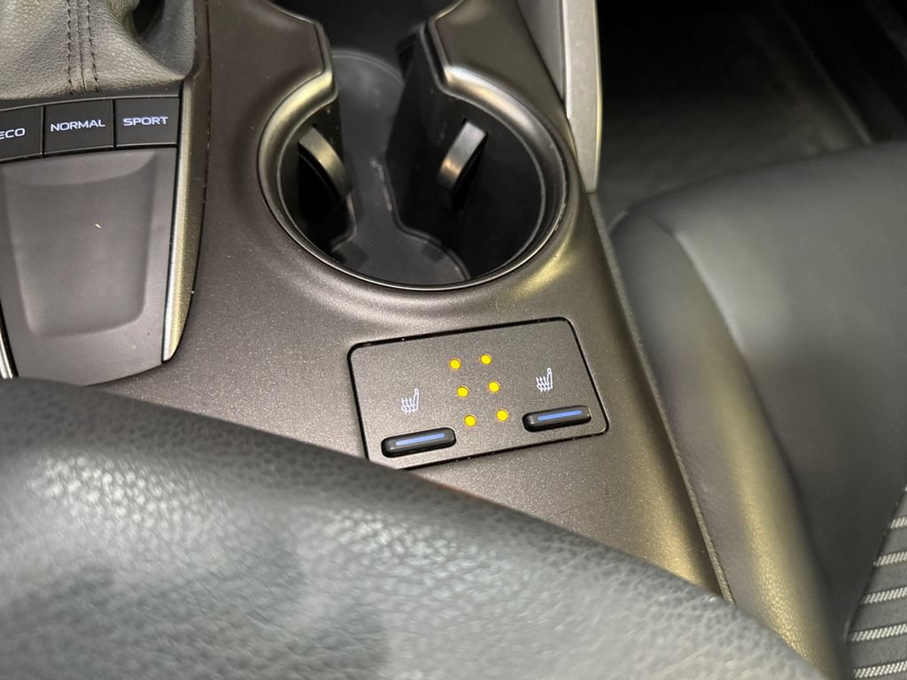 Used 2022 Toyota Camry SE w/ Cold Weather Package FWD image 30
