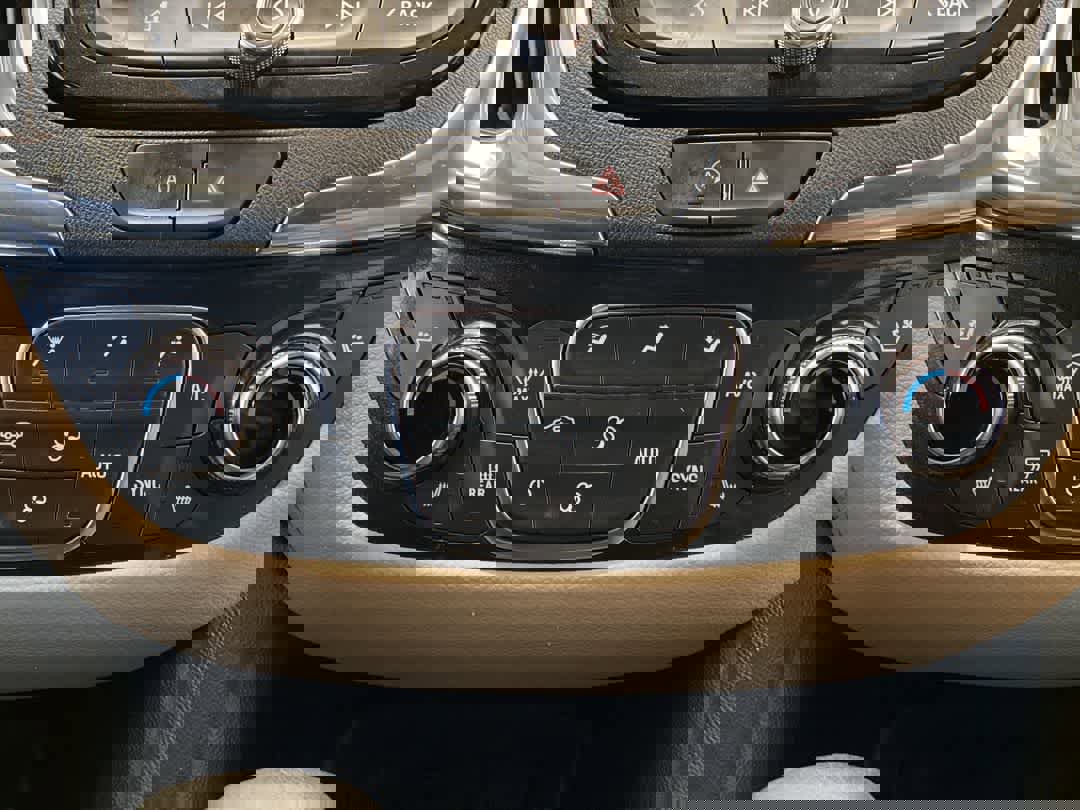 Used 2022 Chevrolet Equinox Premier image 22