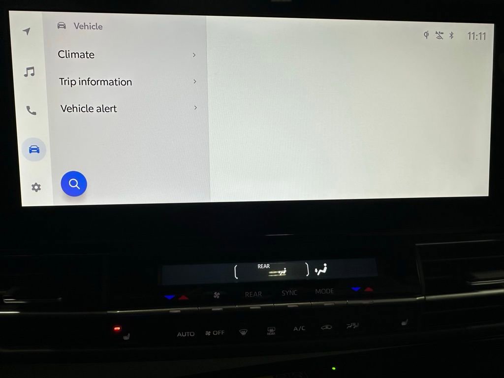 Used 2025 Toyota Sienna XSE image 32