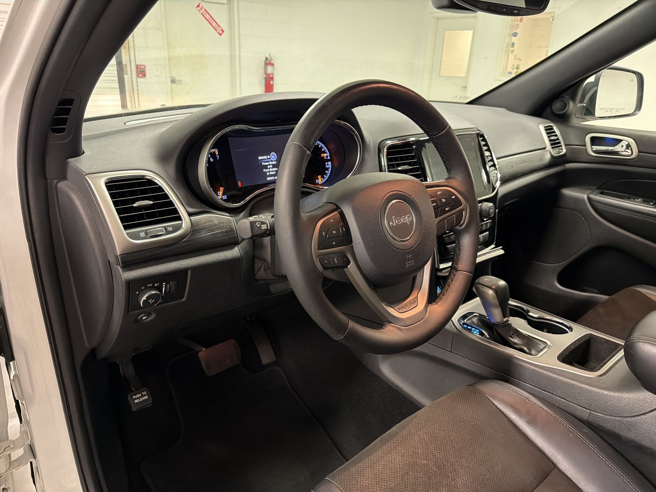 Used 2020 Jeep Grand Cherokee Altitude AWD/4WD image 4