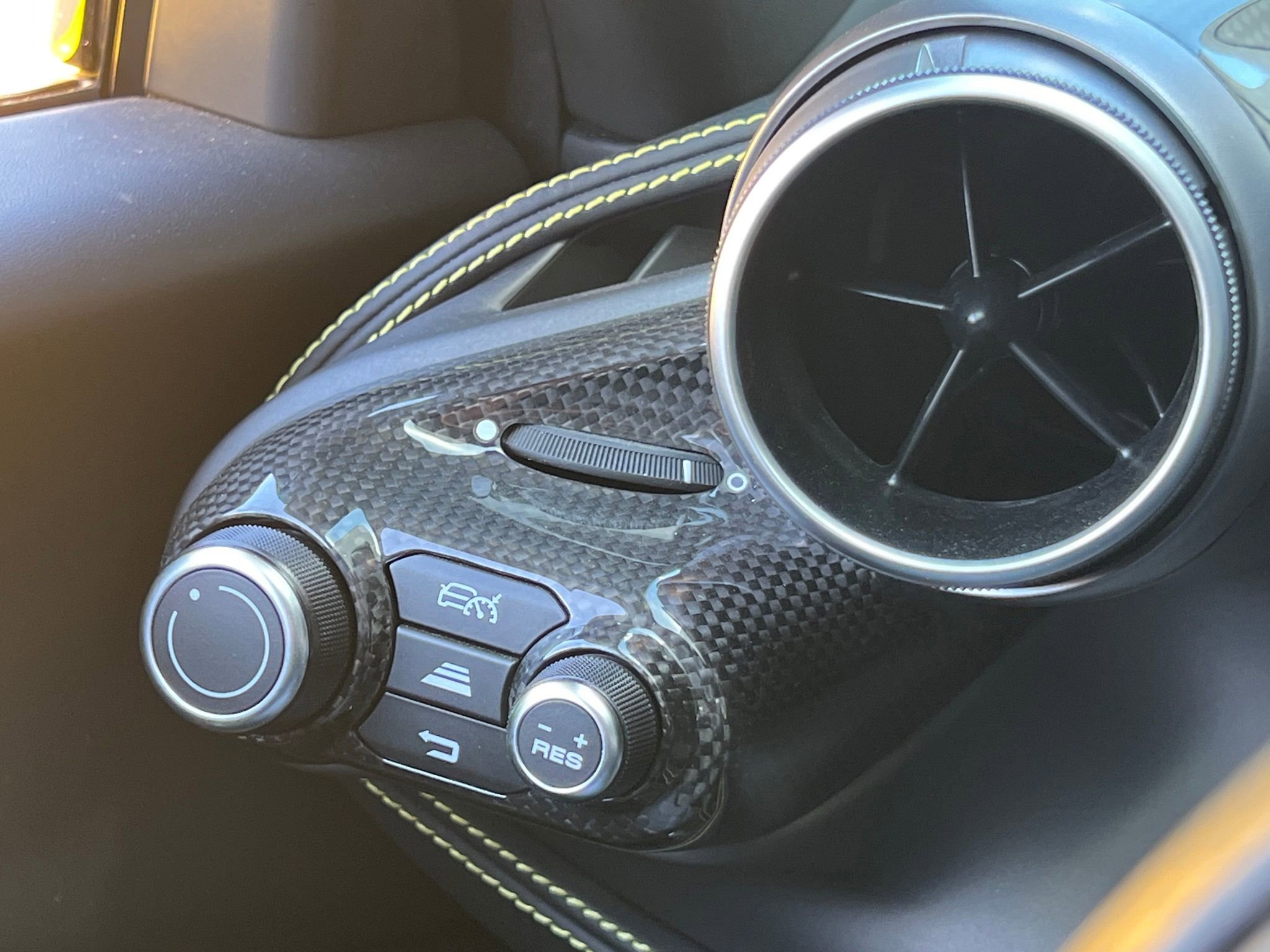 Used 2022 Ferrari F8 Tributo RWD image 27