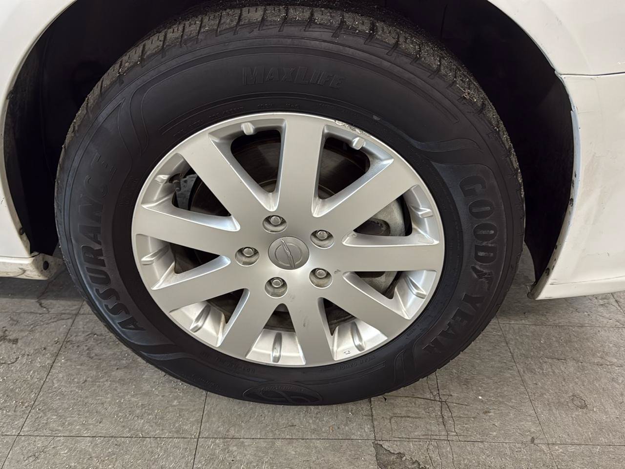 Used 2015 Chrysler Town & Country Touring FWD image 58