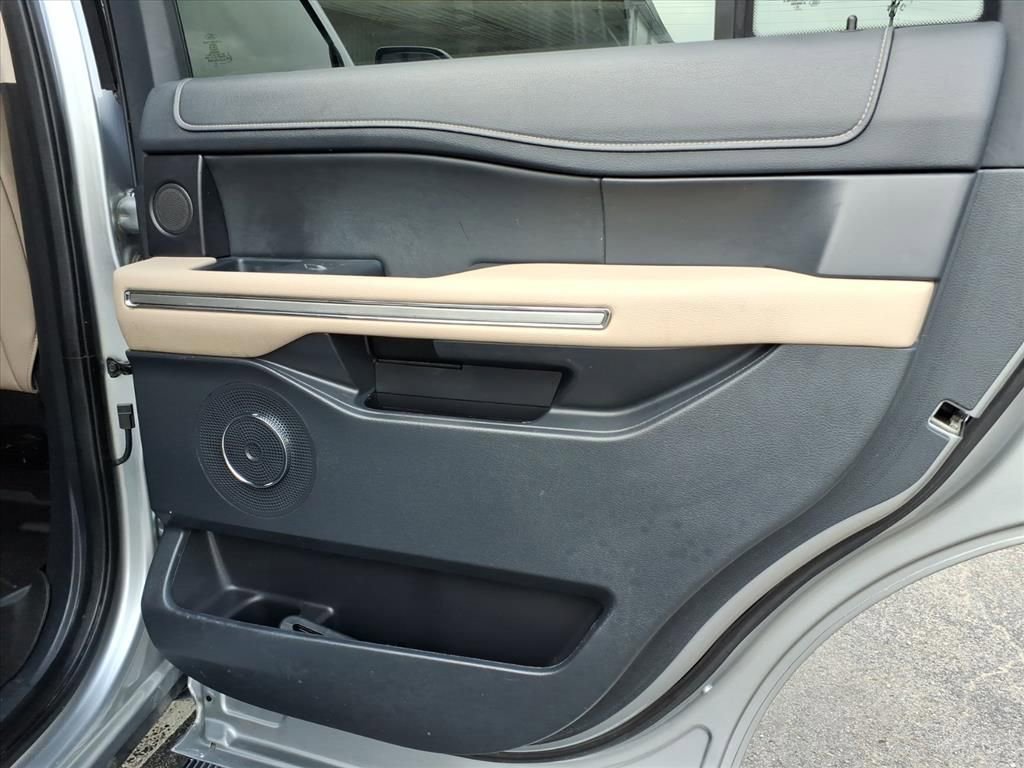 Used 2022 Ford Expedition Limited RWD image 13
