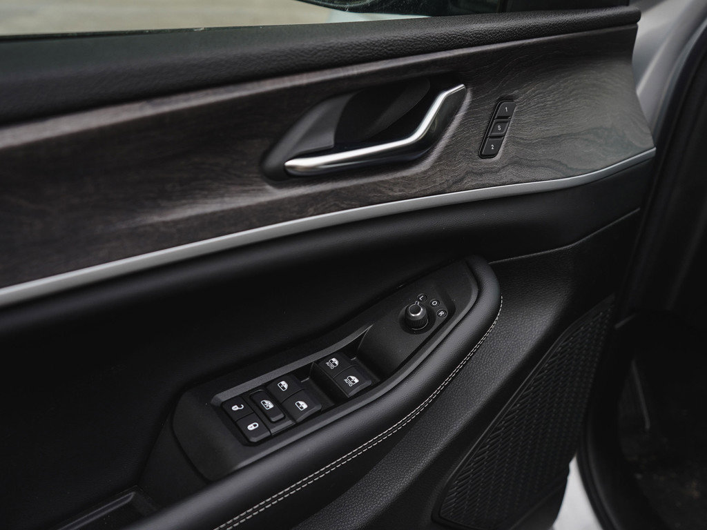 New 2025 Jeep Grand Cherokee Limited image 16