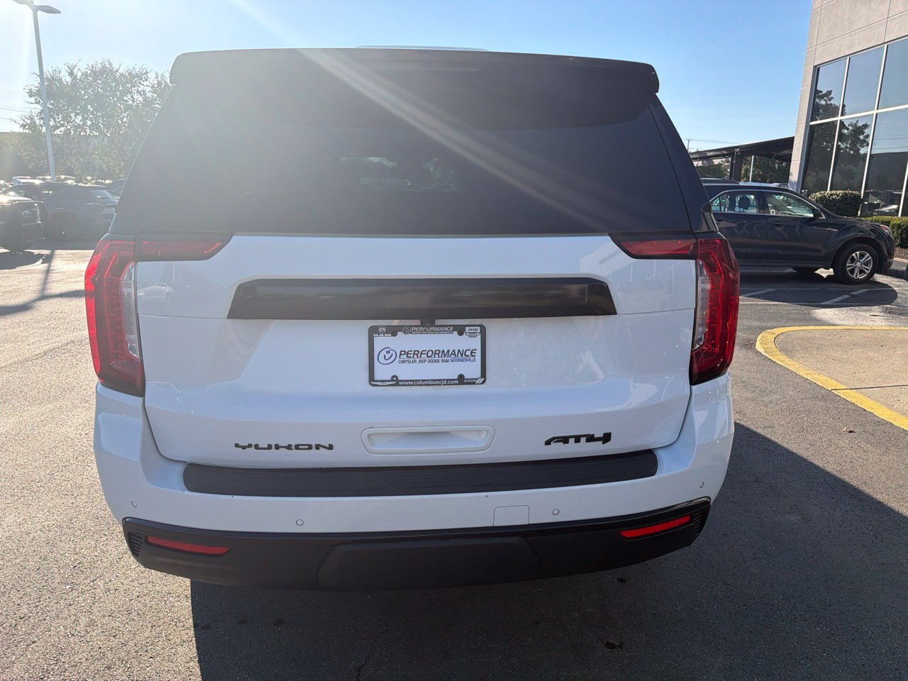 Used 2023 GMC Yukon AT4 w/ Technology Package AWD/4WD image 8