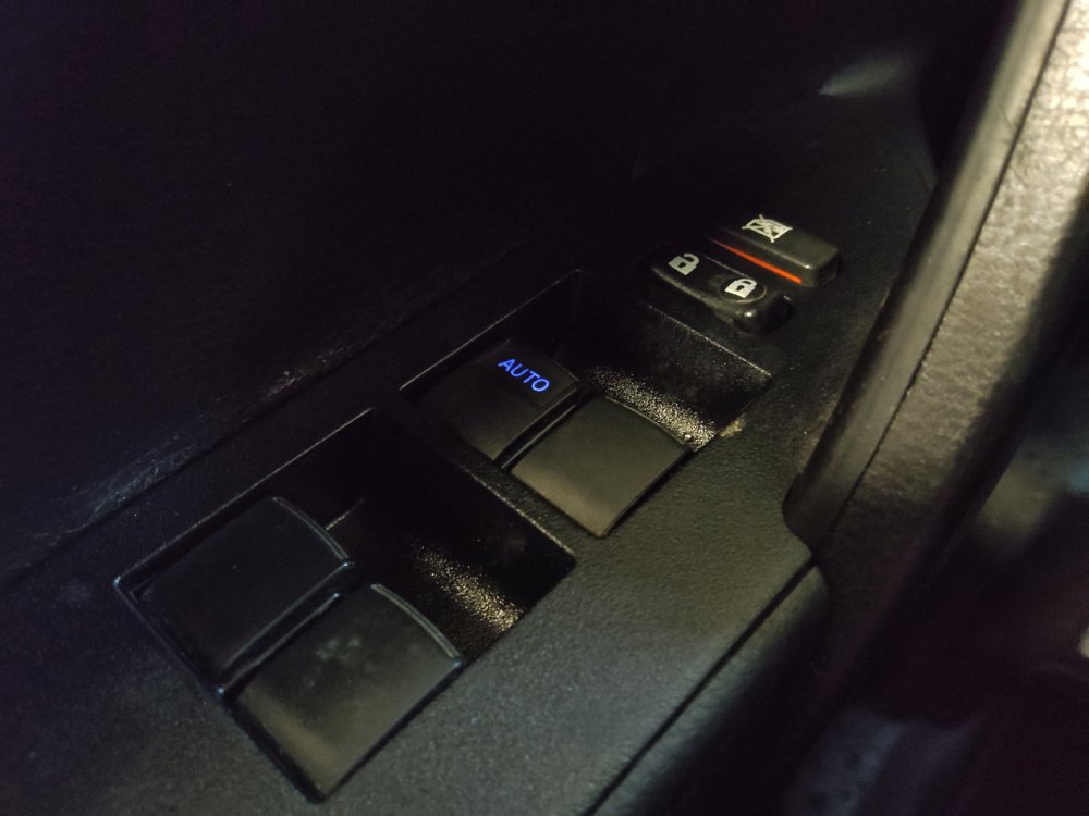 Used 2015 Toyota Corolla L FWD image 27
