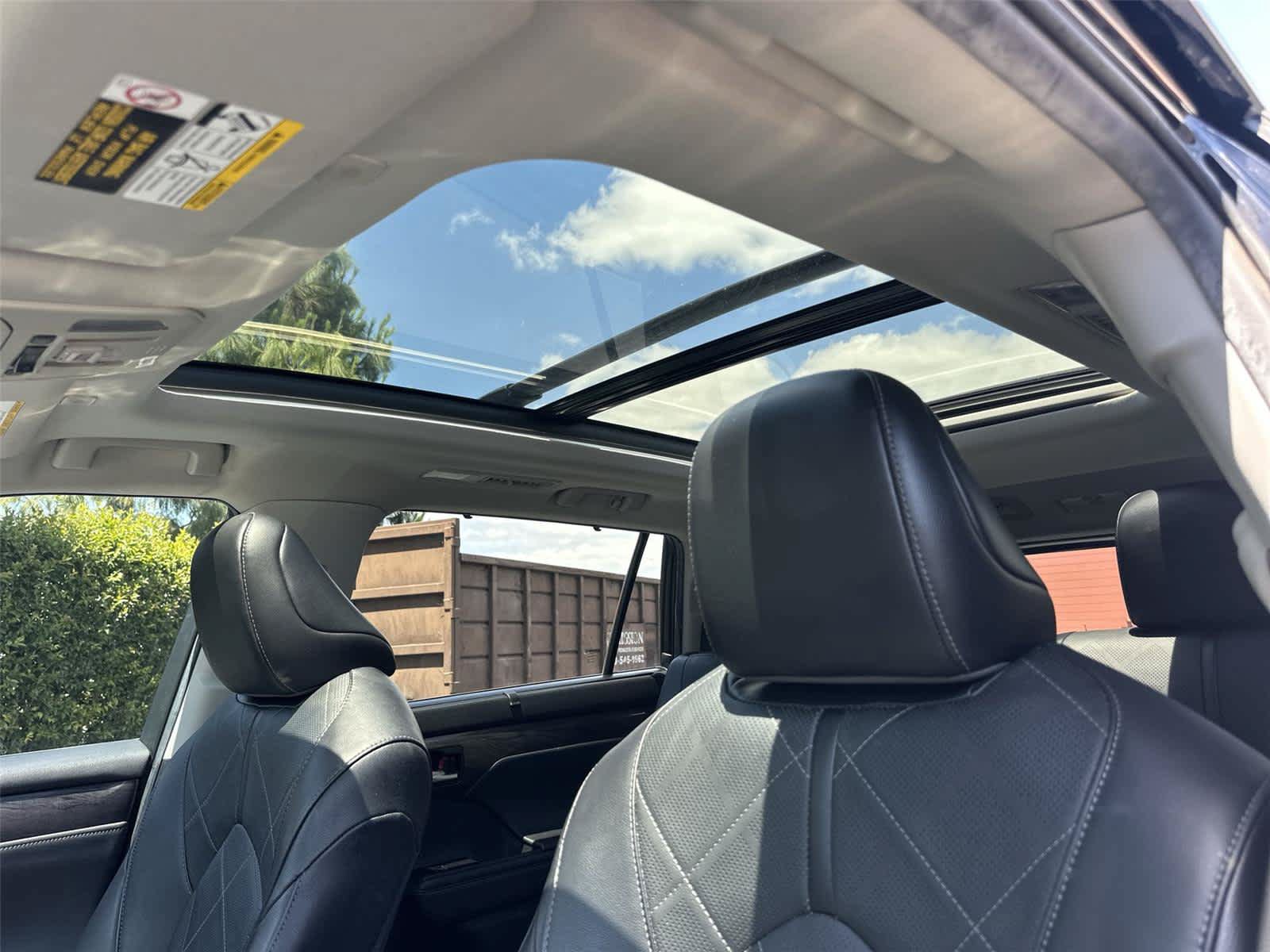 Used 2023 Toyota Highlander Platinum AWD/4WD image 41