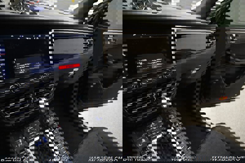 Used 2020 Porsche Macan S image 30